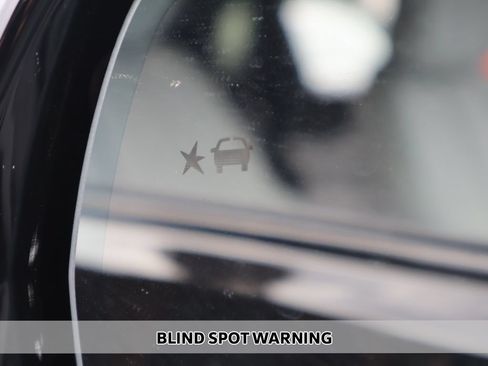 Used 2025 Cadillac Lyriq Luxury RWD image 8
