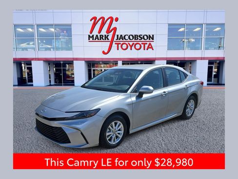 Used 2025 Toyota Camry LE w/ Convenience Package image 1