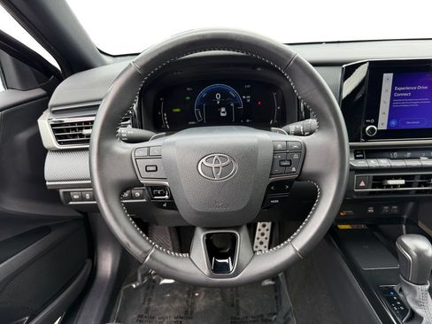Used 2025 Toyota Camry SE FWD image 12