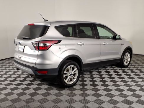 Used 2017 Ford Escape SE FWD image 5