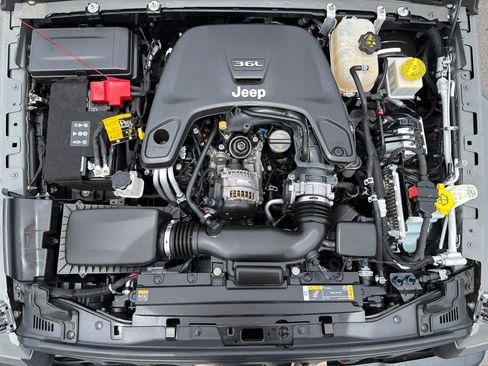 Used 2021 Jeep Gladiator Sport AWD/4WD image 8