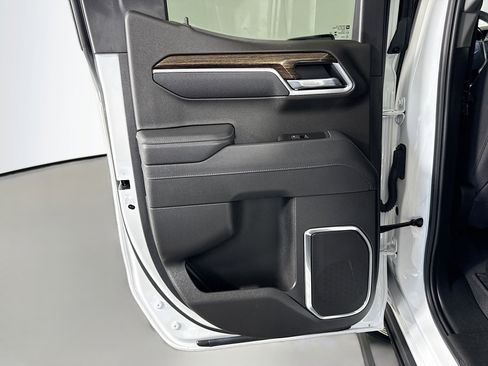Used 2025 GMC Sierra 1500 Elevation image 26