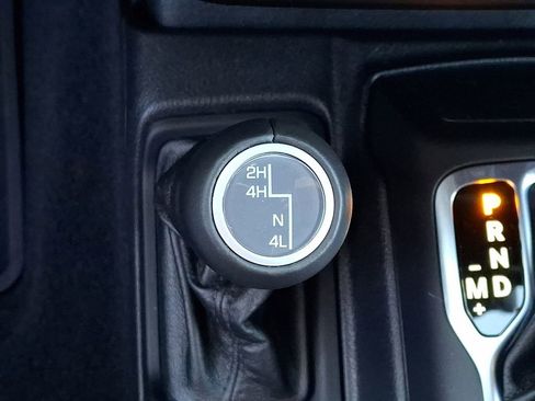 Used 2023 Jeep Wrangler Unlimited Sahara AWD/4WD image 31