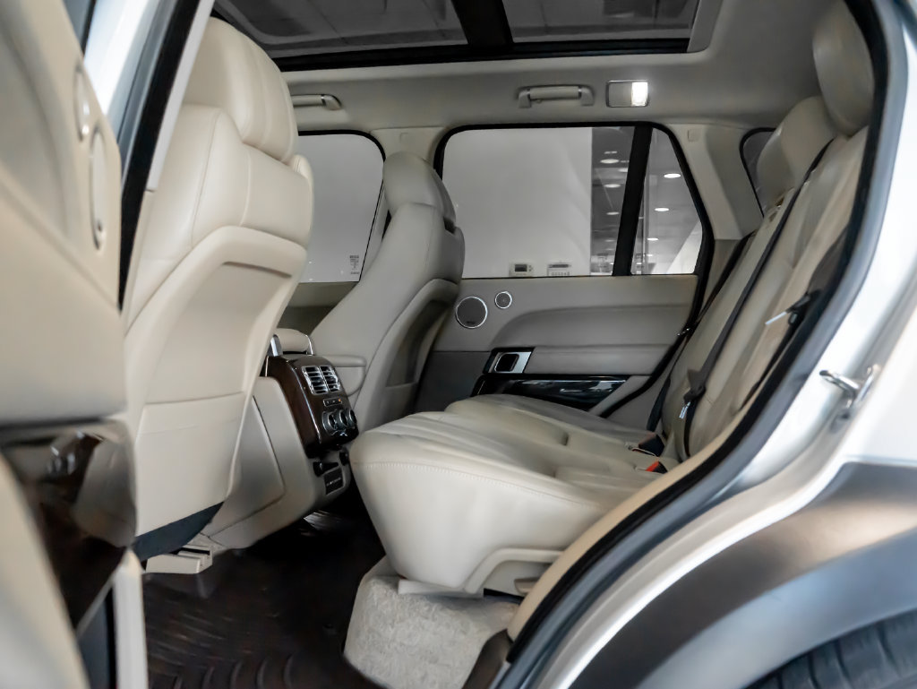 Used 2017 Land Rover Range Rover HSE AWD/4WD image 22