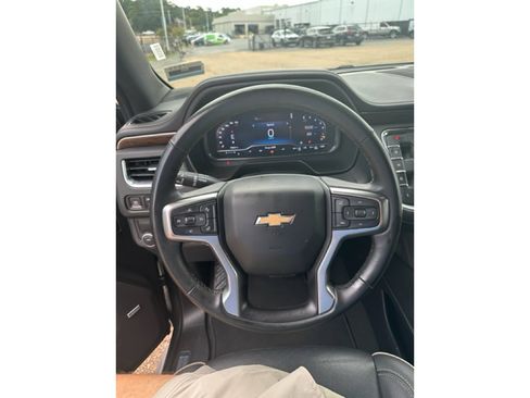 Used 2023 Chevrolet Suburban Premier image 19