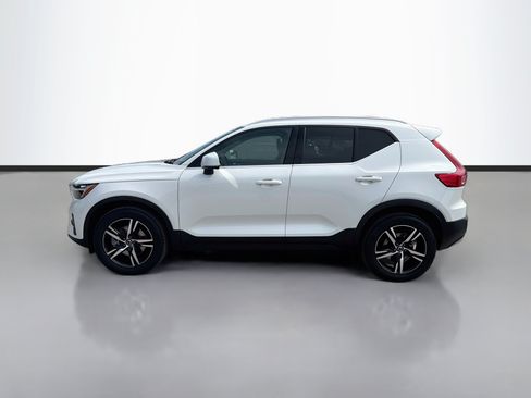 Used 2025 Volvo XC40 B5 Core AWD/4WD image 2