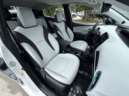 Used 2022 Toyota Prius XLE w/ Premium Convenience Package FWD image 26