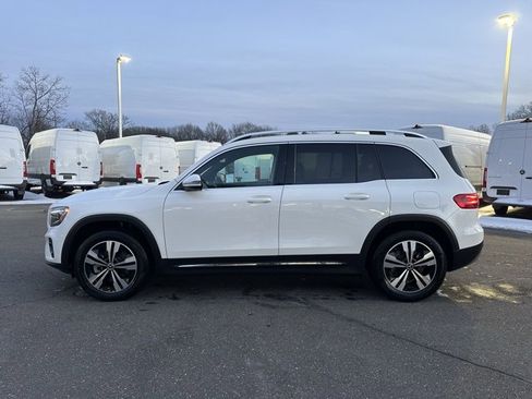 Used 2025 Mercedes-Benz GLB 250 4MATIC image 4