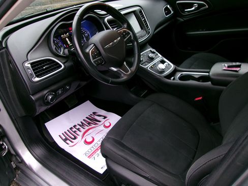 Used 2016 Chrysler 200 Limited w/ Convenience Group image 12