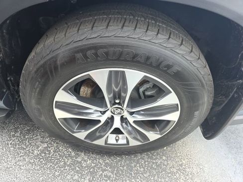 Used 2023 Toyota Highlander XLE FWD image 20