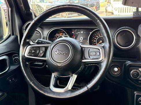 Used 2020 Jeep Wrangler Unlimited Sahara AWD/4WD image 21