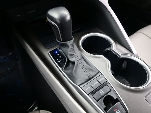 Used 2023 Toyota Camry XLE w/ Cold Weather Package image 21