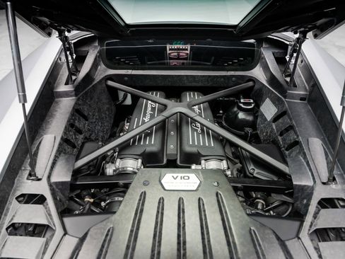 Used 2015 Lamborghini Huracan LP 610-4 image 4