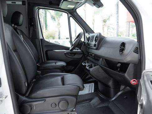 Used 2024 Mercedes-Benz Sprinter 2500 w/ Acoustic Package image 38