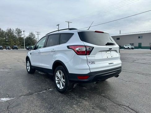 Used 2018 Ford Escape SE image 9