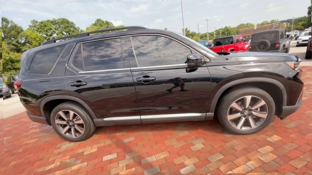 Certified 2025 Honda Pilot Touring image 2