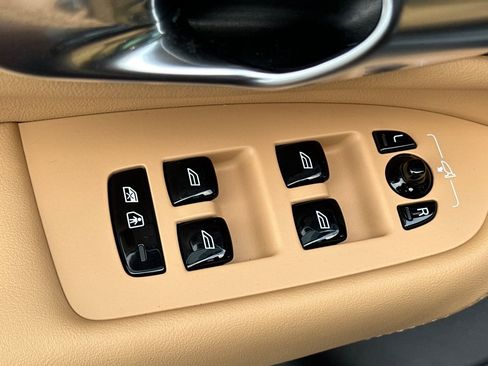 Certified 2025 Volvo XC90 T8 Ultra image 16