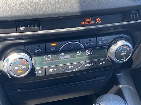 Used 2016 MAZDA MAZDA3 s Touring FWD image 20