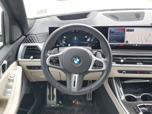 Certified 2025 BMW X7 M60i image 24