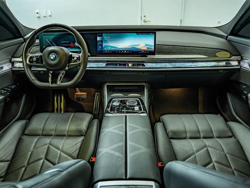 Used 2024 BMW i7 eDrive50 w/ M Sport Package RWD image 38