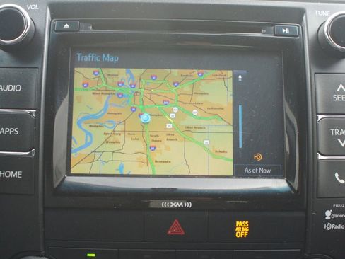 Used 2016 Toyota Camry SE image 6