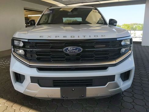 Certified 2025 Ford Expedition Platinum AWD/4WD image 2