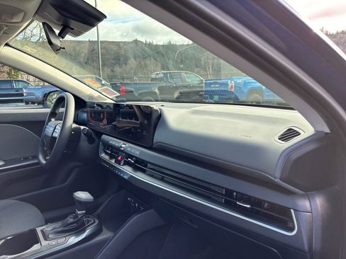 Used 2025 Kia K4 LXS image 27