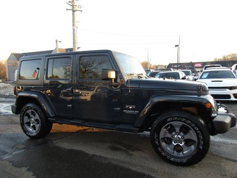 Used 2017 Jeep Wrangler Unlimited Sahara w/ Connectivity Group image 9