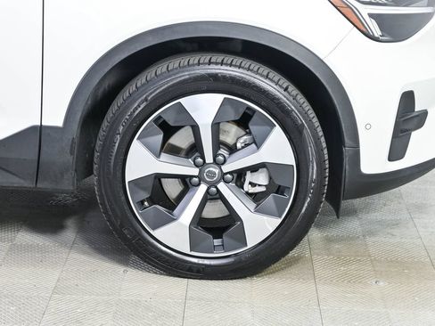 Certified 2025 Volvo XC40 B5 Plus AWD/4WD image 38