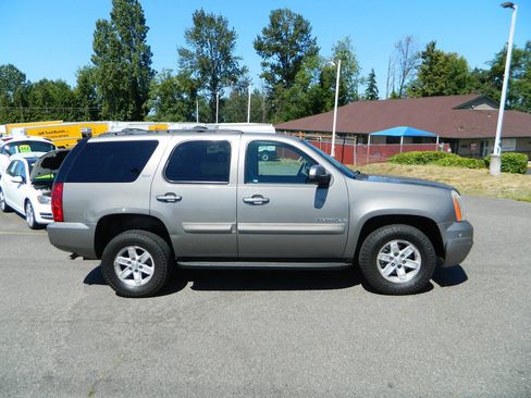 Used 2008 GMC Yukon SLT w/ SLT Preferred Equipment Group AWD/4WD image 9