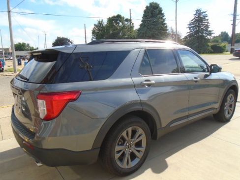 Used 2024 Ford Explorer XLT w/ Equipment Group 202A AWD/4WD image 9