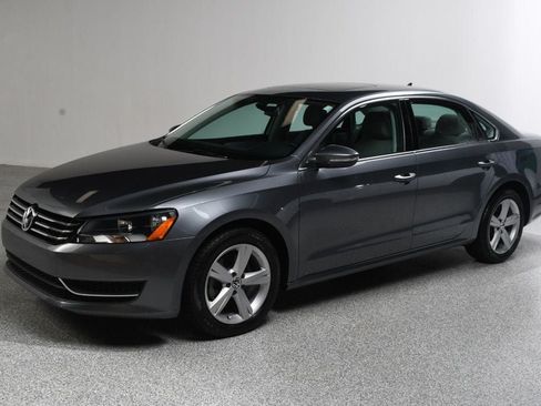 Used 2012 Volkswagen Passat 2.5 SE FWD image 2