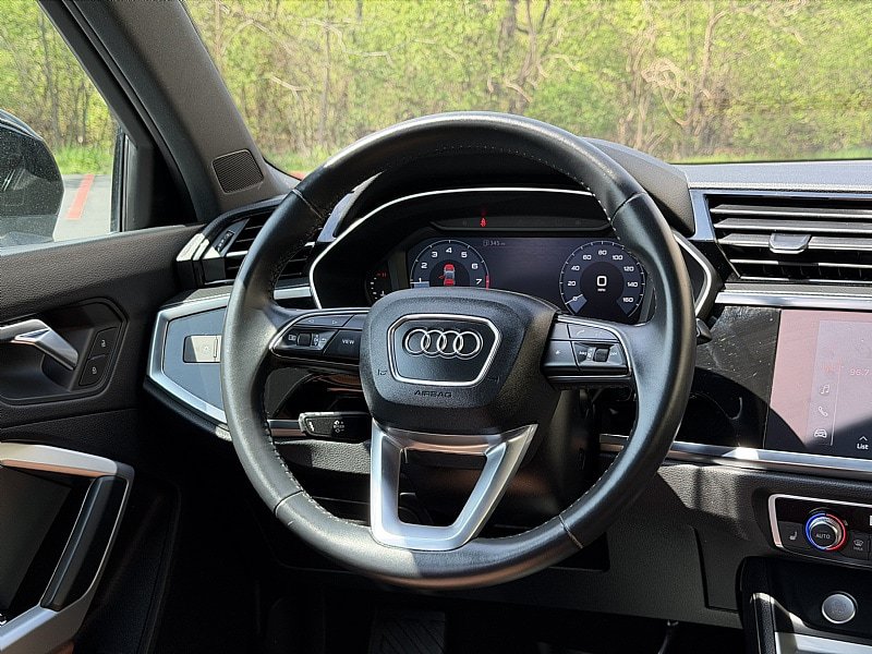 Used 2020 Audi Q3 2.0T Premium w/ Convenience Package AWD/4WD image 8