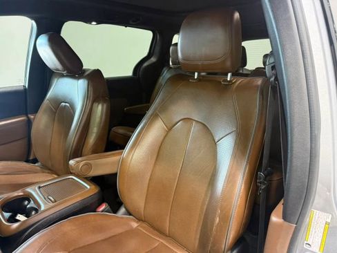 Used 2020 Chrysler Pacifica Limited FWD image 22