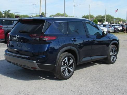 Certified 2025 Nissan Rogue SL FWD image 4