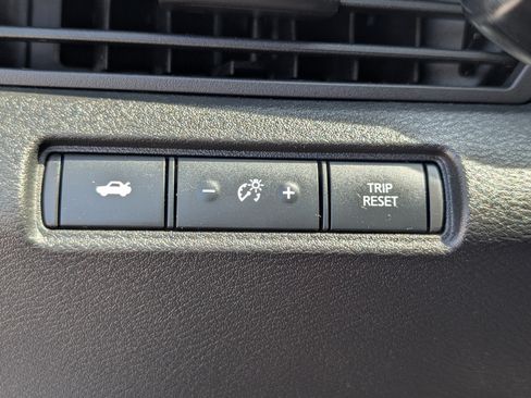 Used 2024 Nissan Altima 2.5 SV FWD image 20