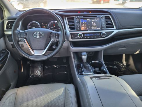 Used 2019 Toyota Highlander Limited Platinum image 19