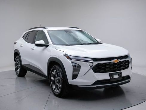Used 2025 Chevrolet Trax LT FWD image 10