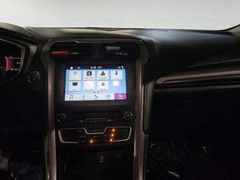 Used 2017 Ford Fusion SE w/ Equipment Group 201A FWD image 17