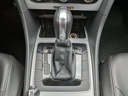 Used 2012 Volkswagen Passat TDI SE image 15