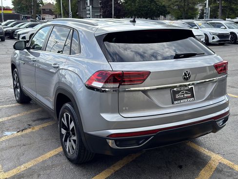 Used 2021 Volkswagen Atlas Cross Sport SE FWD image 6