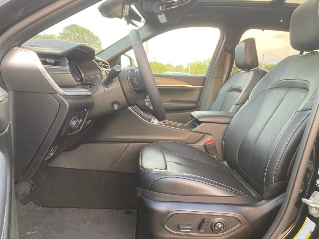 New 2024 Jeep Grand Cherokee Limited 4xe w/ Luxury Tech Group II AWD/4WD image 10