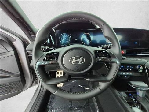 Certified 2025 Hyundai Elantra SEL FWD image 28