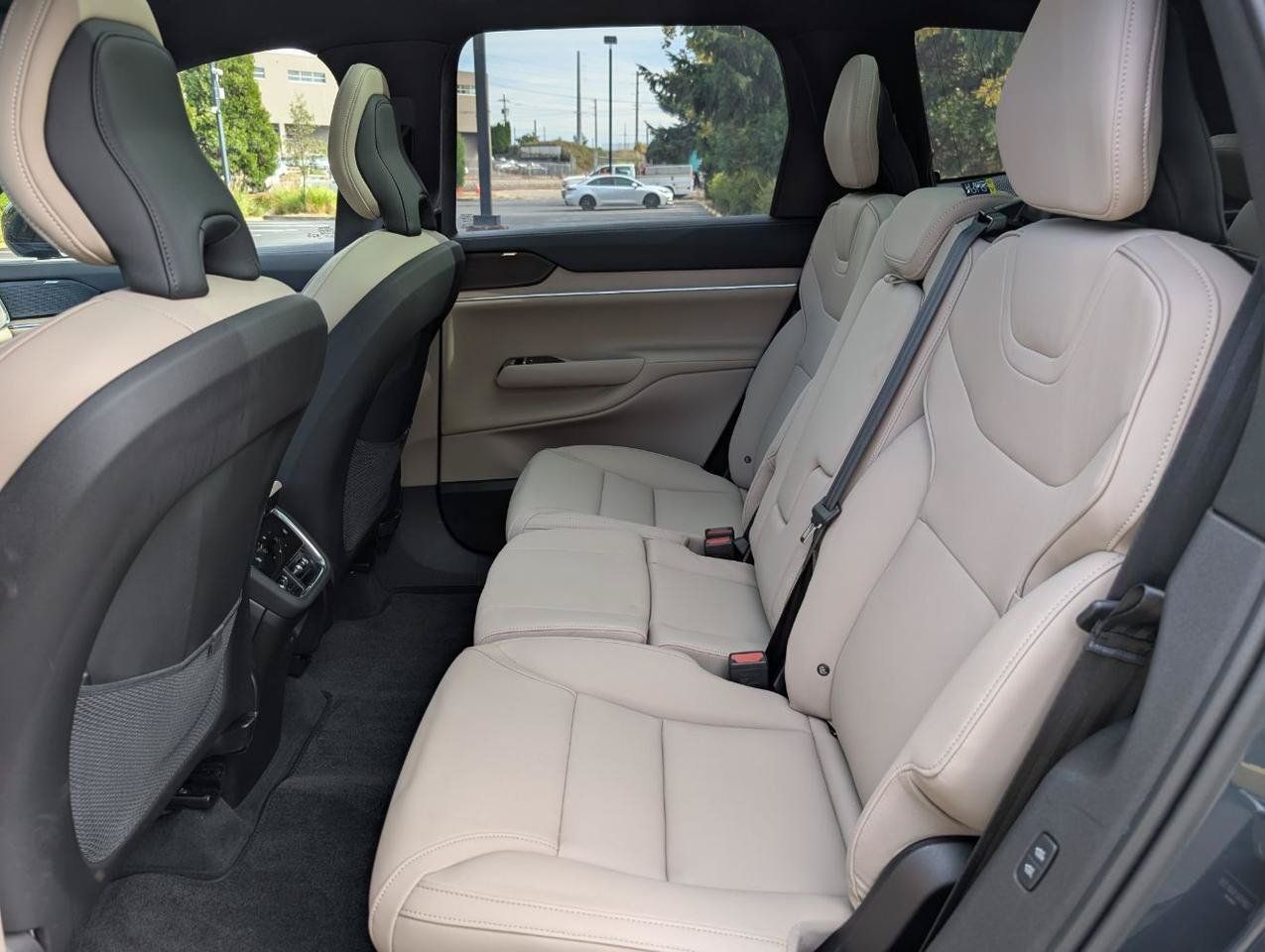 Used 2025 Volvo EX90 Ultra AWD/4WD image 11