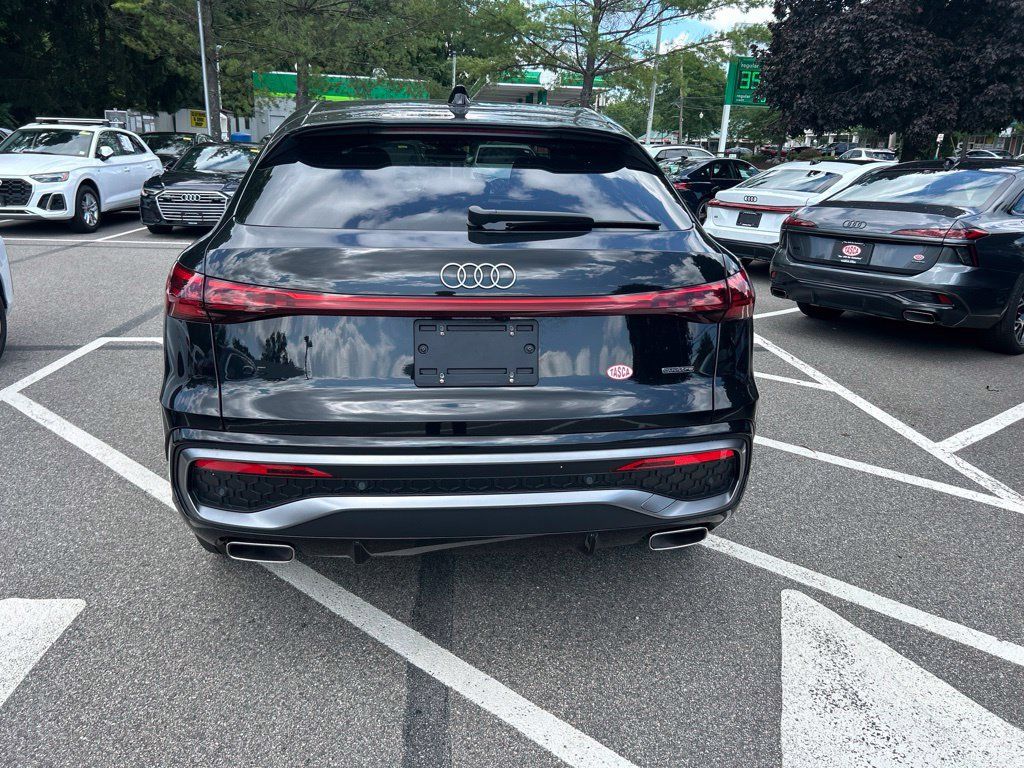 Used 2025 Audi Q5 Premium Plus w/ Premium Plus AWD/4WD image 4