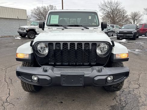 Used 2022 Jeep Gladiator Willys image 2