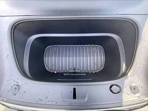 Used 2026 Tesla Model Y AWD image 29