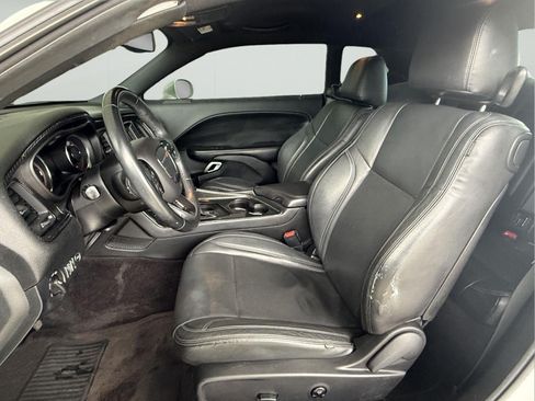 Used 2018 Dodge Challenger SXT RWD image 8
