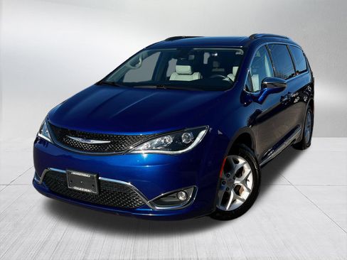 Used 2020 Chrysler Pacifica Limited image 1