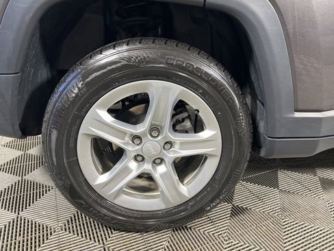 Used 2024 Jeep Compass Latitude image 12